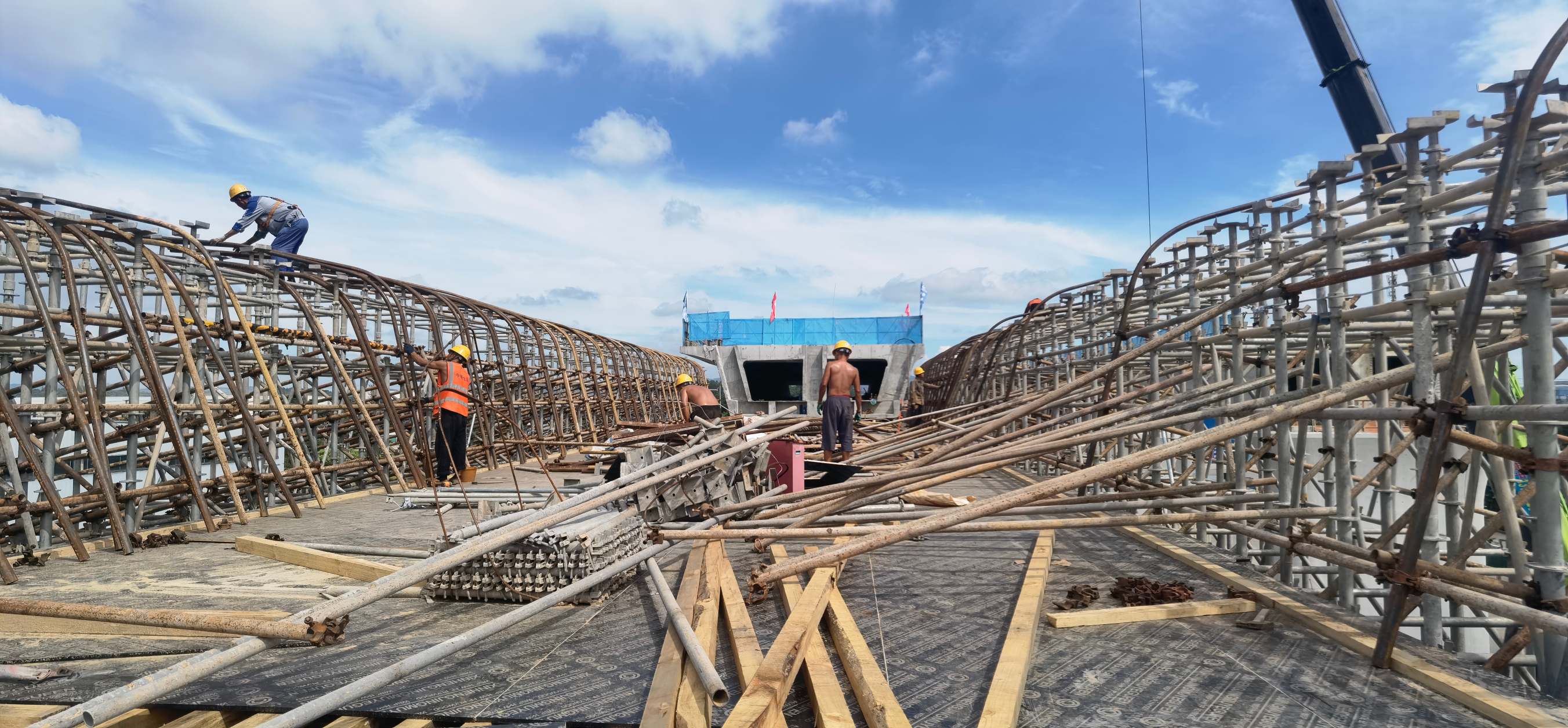 珠肇高铁江机段高明特大桥工区C12-C13现浇梁