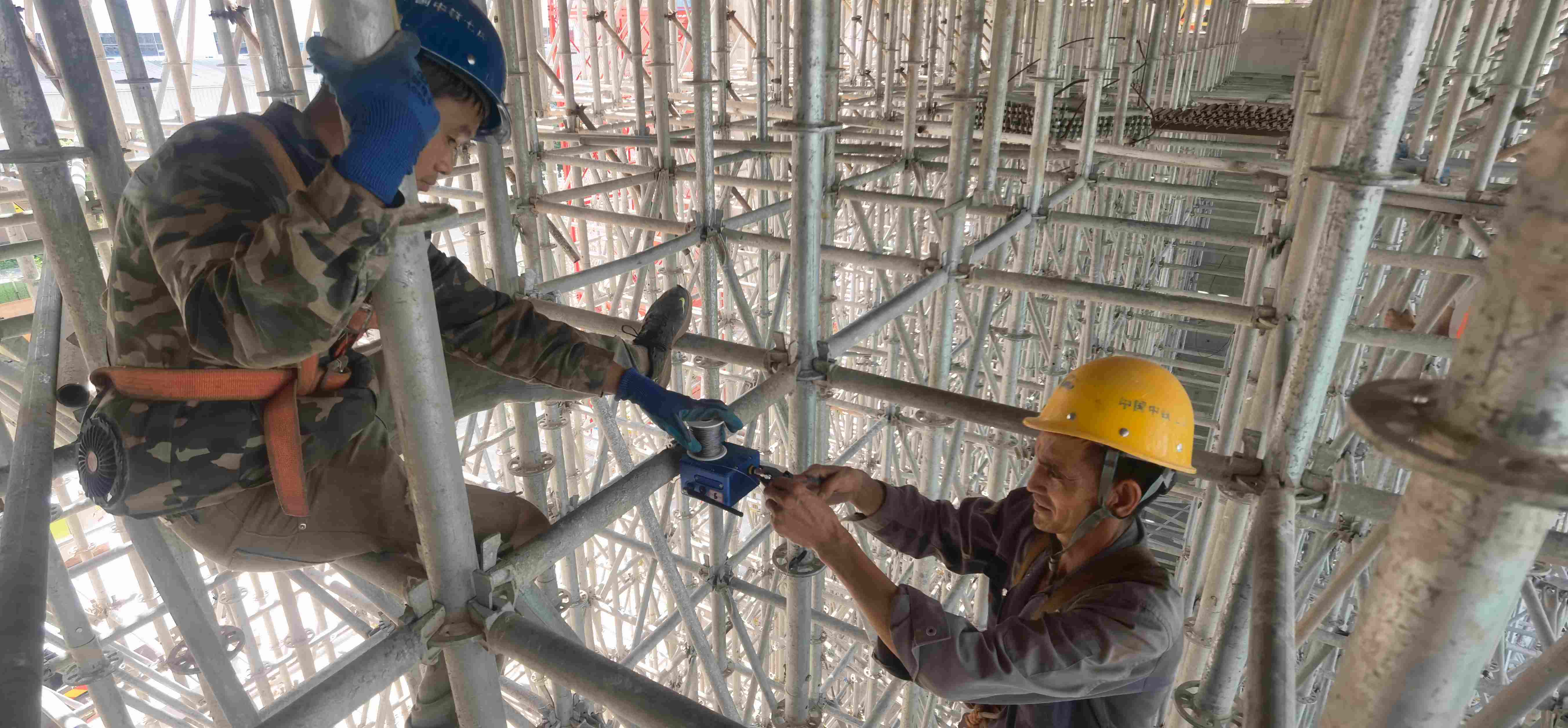 珠肇高铁江机段高明特大桥工区C12-C13现浇梁