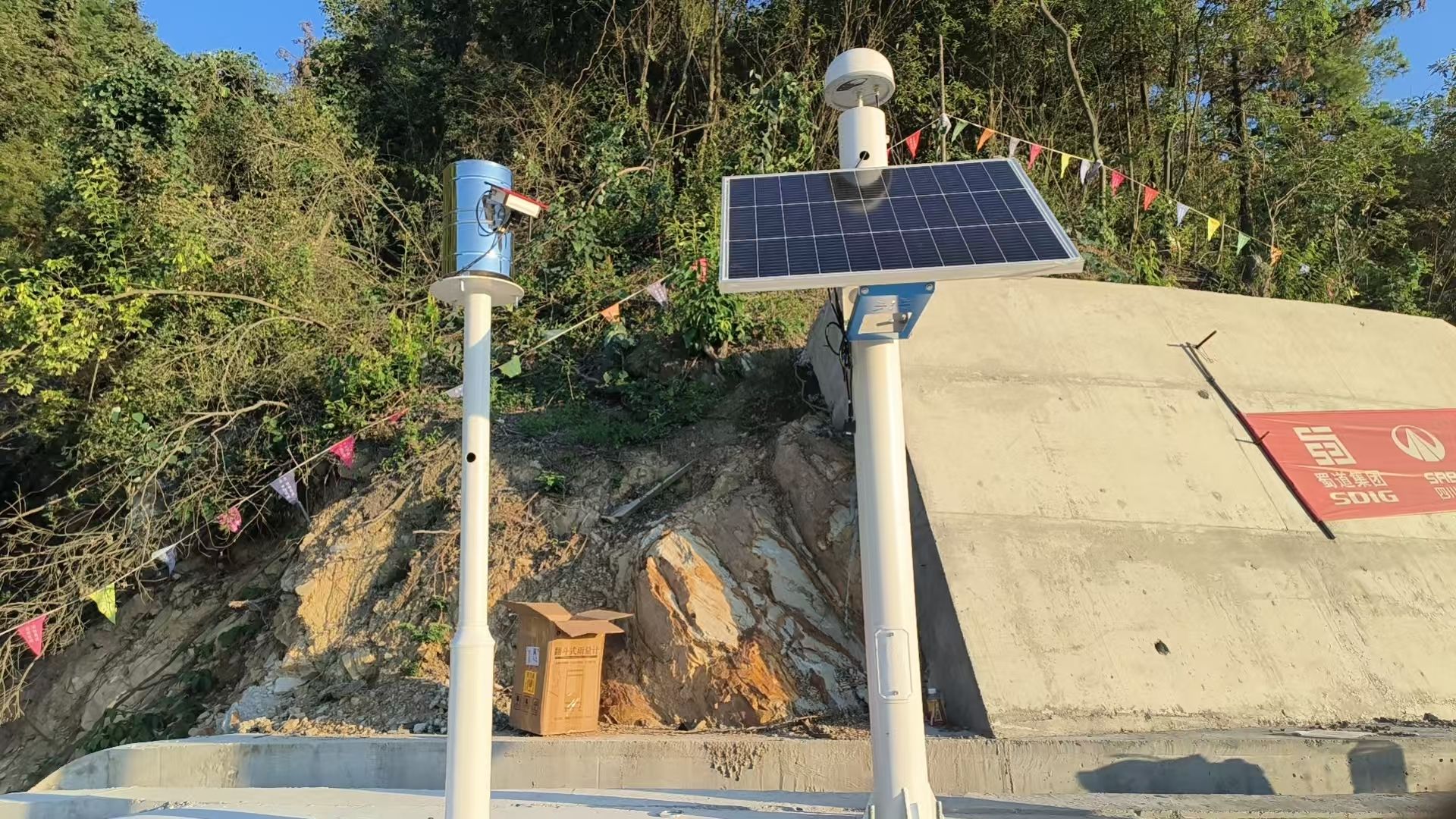 大垫高速土建3标明月山隧道口边坡