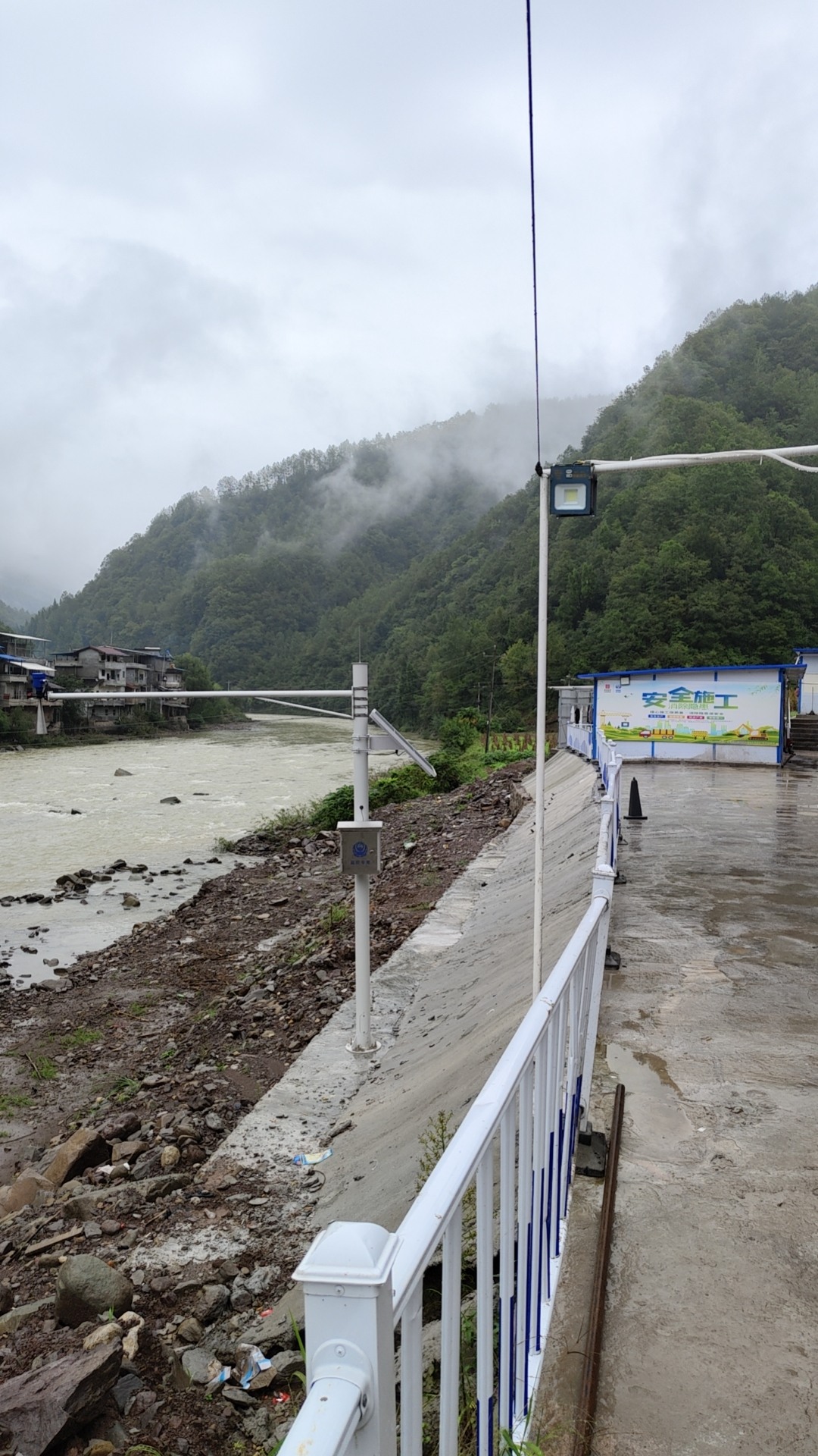 四川某山体河道水雨情监测